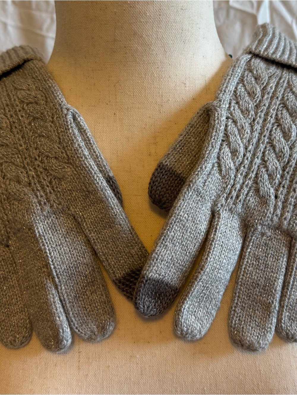 Talbots Women's Gray Knit Cable Touchscreen Gloves